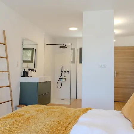 Roya Villa